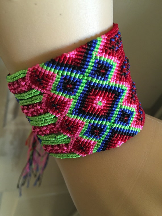 Colorful hand woven bracelet by ArtesaniasBatyah on Etsy