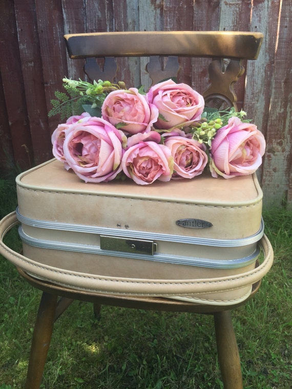 Beige Retro Vanity Case Circa 1960's - Vintage Luggage / Vintage Wedding Card Case / Retro Photo Props / Retro Beige-Cream Luggage
