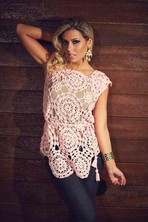 Items similar to Salmon crochet tunic, flower pattern ...