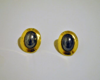 Button clip on vintage earrings