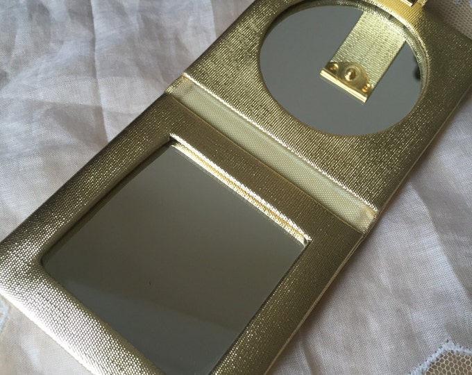 Vintage Metalic Gold Mirror Compact. Mirror compact. Gold compact.