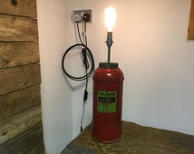 En Mayenne, il transforme les extincteurs en lampes de chevet - ici