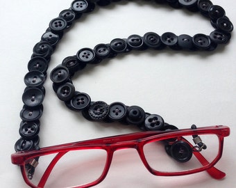 Eyeglass Chain in Vintage Buttons in Basic Black