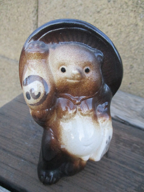 japanese tanuki raccoon dog statue