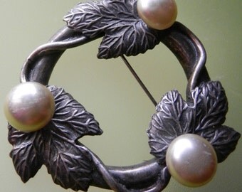Authentic 1930s sterling silver English brooch signed TM and Co. Thomas Mott - rare Art Nouveau design appealing collectibles--Art.156/4