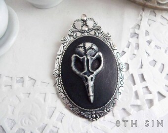 Antique Silver Bird Skull Cameo Brooch, Silver Bird Skull Brooch, Resin Bird Skull Brooch, Plague Doctor Brooch, Two in One Brooch Necklace