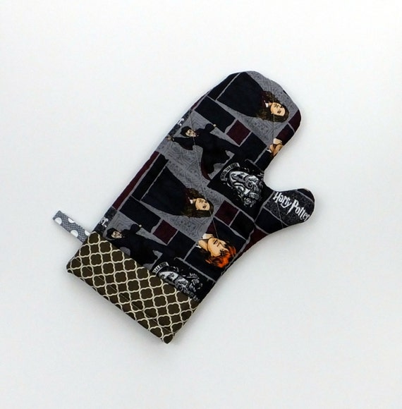 Harry Potter Oven Mitt by Trinnyella on Etsy