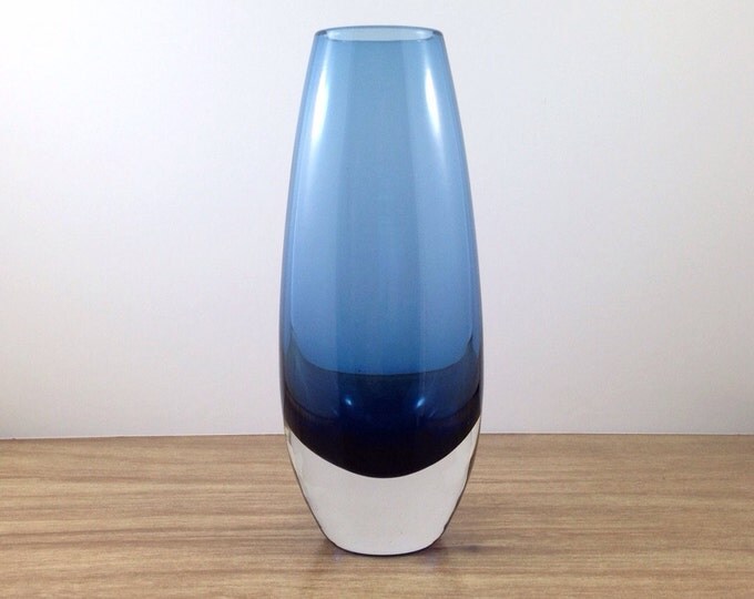 Vintage Vicke Lindstrand Kosta Vase. Sweden Swedish Blue Glass Vase. Scandanavian Sommerso Vase. Smooth Tall Blue Vase. Mid Century Mod.