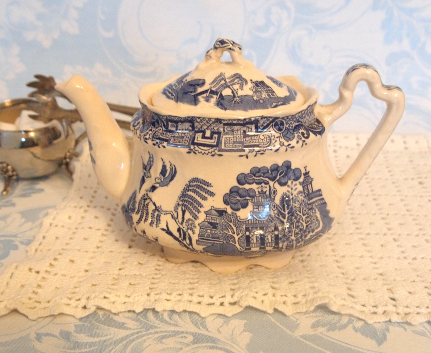 Blue Willow Teapot Vintage Teapot Arthur Wood Teapot Mid