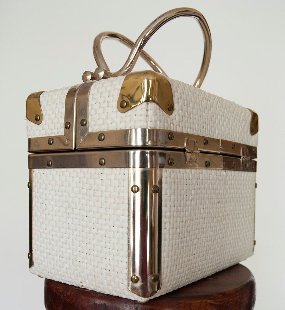 white vintage purse