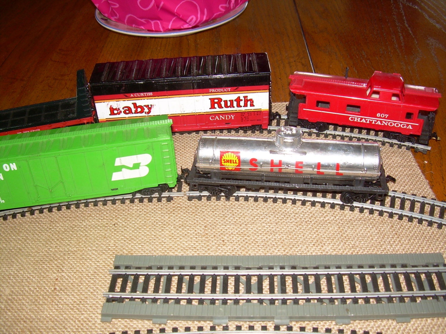 Vintage toy Tyco train set with 5 cars and track partial set