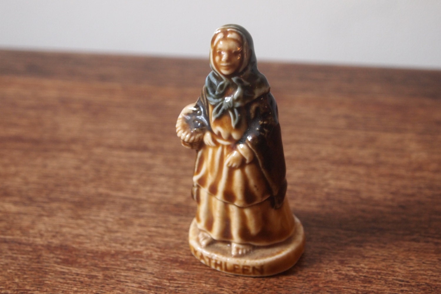 Irish Wade Porcelain figurine of a woman // Kathleen // Irish