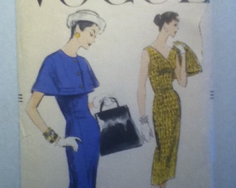 Vogue Dress Pattern 8899 Size: 12, Bust 30", Hip 33"
