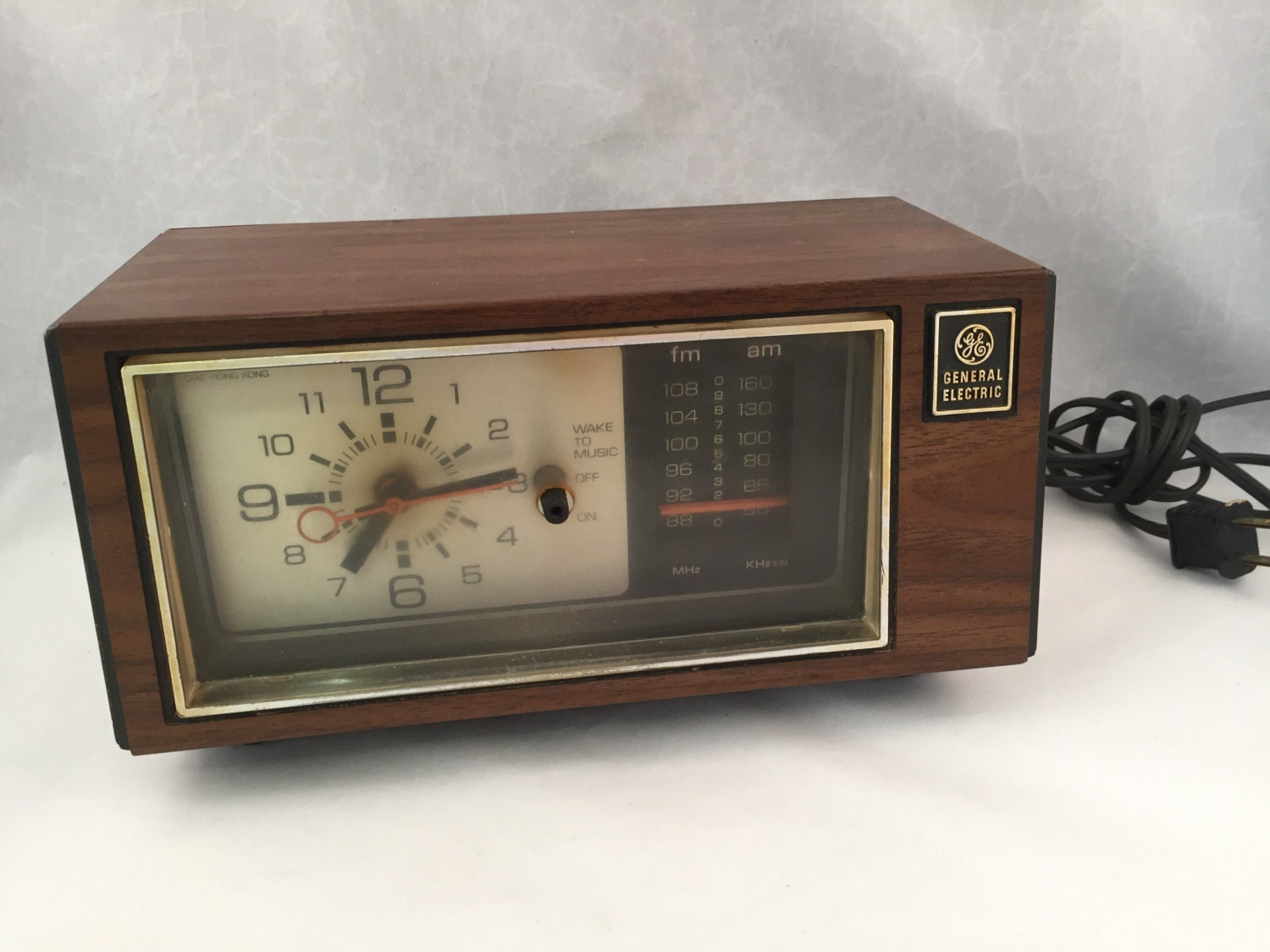 Vintage General Electric Clock Radio with Alarm AM/FM In