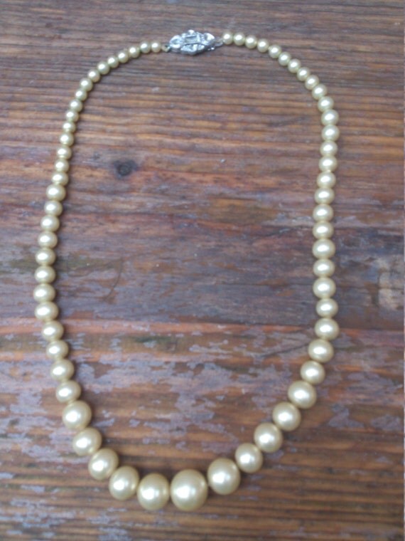 vintage single strand of pearls