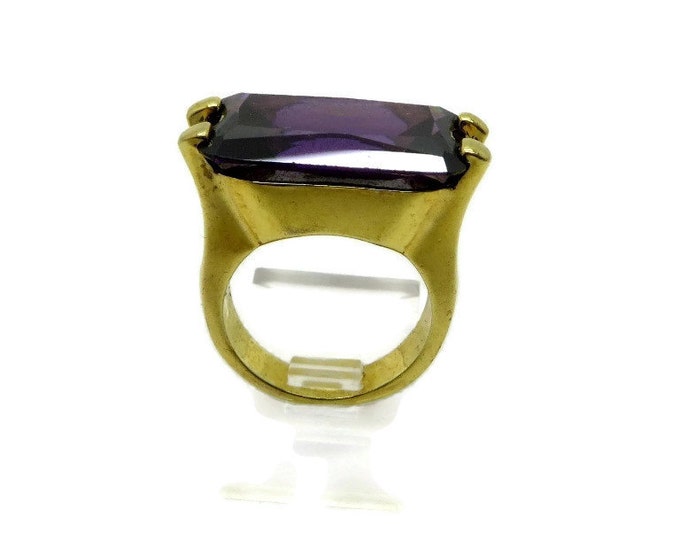 Faux Amethyst Gold Plated Ring, Vintage Purple Glass Ring, Rectangle Ring, Costume Jewelry, Size 6