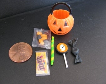 1:6 scale Halloween Treat Pumpkin w/ candy for Barbie, Ginny, Fashion Royalty, Blythe, or Momoko