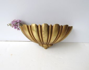 Vintage Mid Century Wall Pocket - Resin Wall Decor - Hollywood Regency - Syroco -