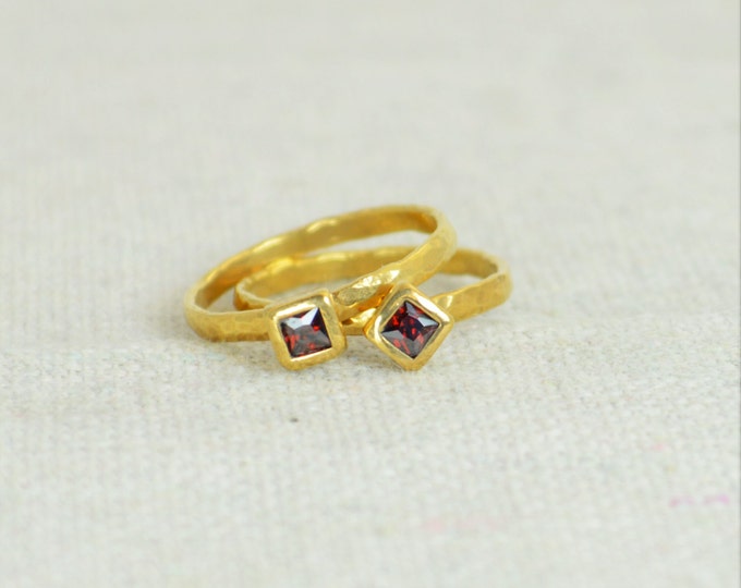 Square Garnet Ring, Garnet Solitaire, Gold Filled Garnet Ring, January Birthstone Ring, Square Stone Mothers Ring, Square Stone Ring