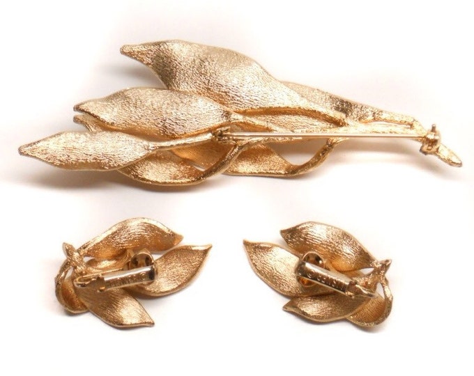 Storewide 25% Off SALE Vintage Brushed Gold Tone Lisner Designer Signed Matching Leaf Cluster Cocktail Brooch & Earring Set Featuring Textur