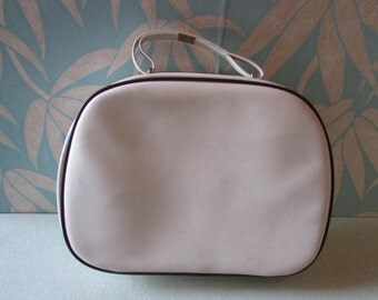 1960s white vinyl/leatherette travel/overnight bag, contrast piping