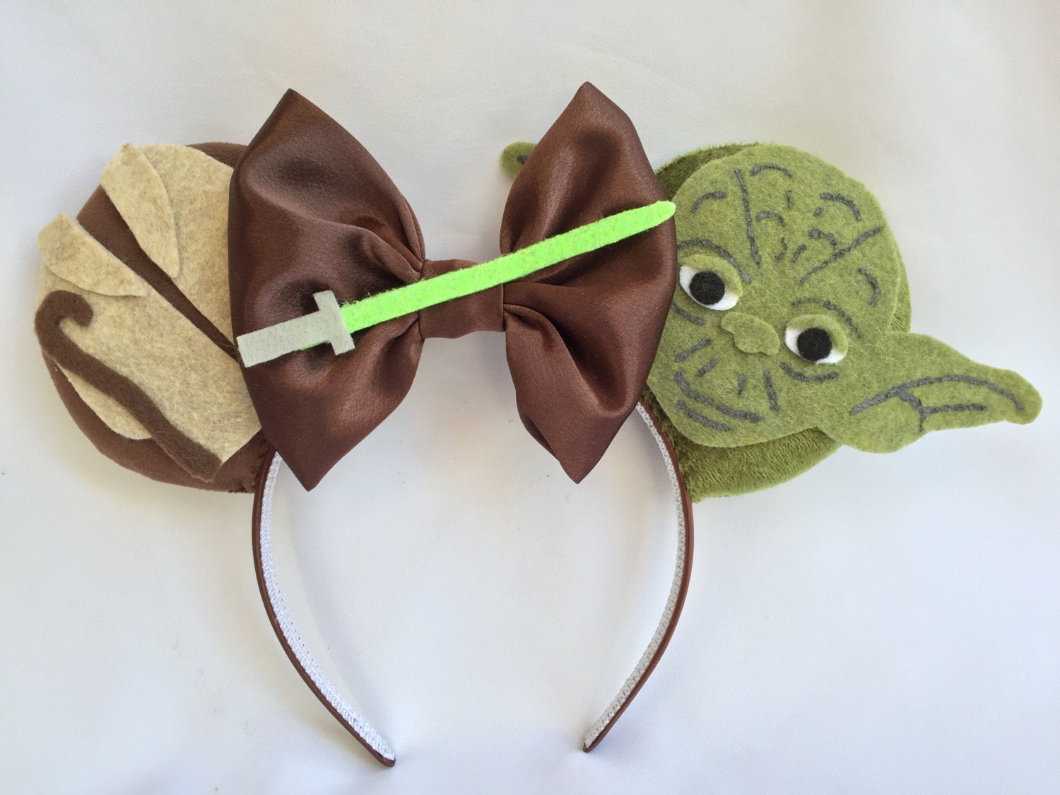 yoda-themed-mouse-ears-by-theavengears-on-etsy