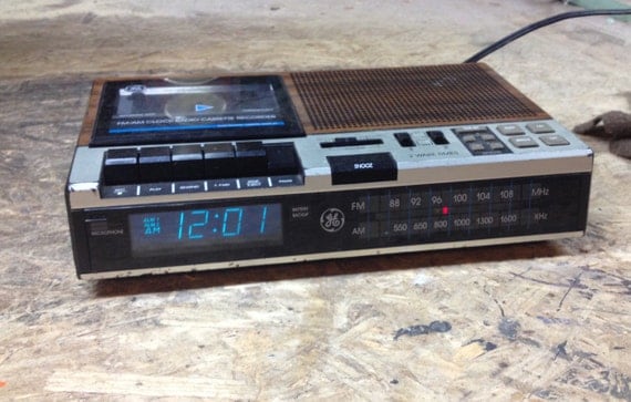 Vintage General Electric AM/FM Digital Clock Radio Cassette