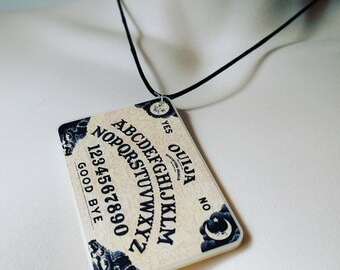 OUIJA BOARD NECKLACE Chunky Acrylic Mystifying Oracle Pendant Ouija Occult Witch Witchcraft Seance Creepy Spooky Undead Spirits Halloween