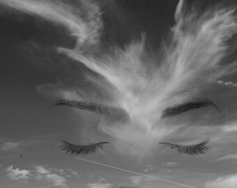 Skyline sleeping(Fine art photography,fotomontaje,cielo,ciudad,horizonte,nubes,ojos,dormir,zen,relax,catedral,meditación,avión,arquitectura)