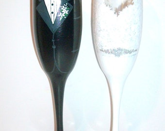 Bride and Groom Tux and Wedding Dress Hand Painted Wedding Champagne Flutes Set of 2 / 6 oz Custom Made To Order Toasting Flutes