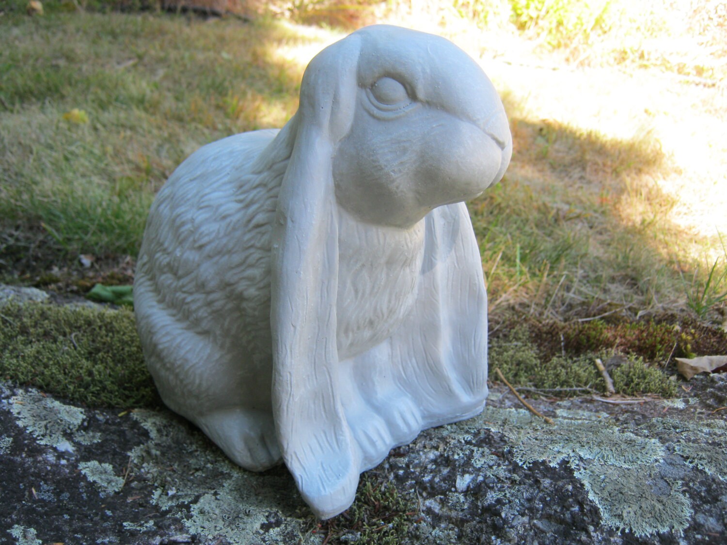 bunny yard statue