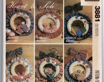 UNCUT 3881 McCalls Crafts Sewing Pattern Seasonal Fabric Wreaths Decoartions Home Decor Vintage Factory Folded