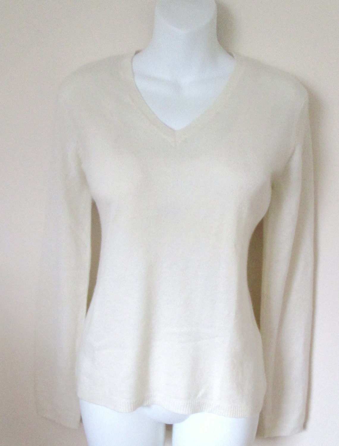 Vintage Cashmere Sweater Size M Ivory V Neck Pullover Style