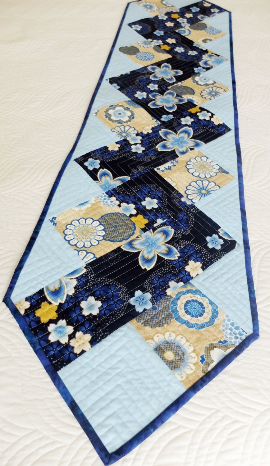 Zig Zag patchwork quilted tablerunner blue and cream table