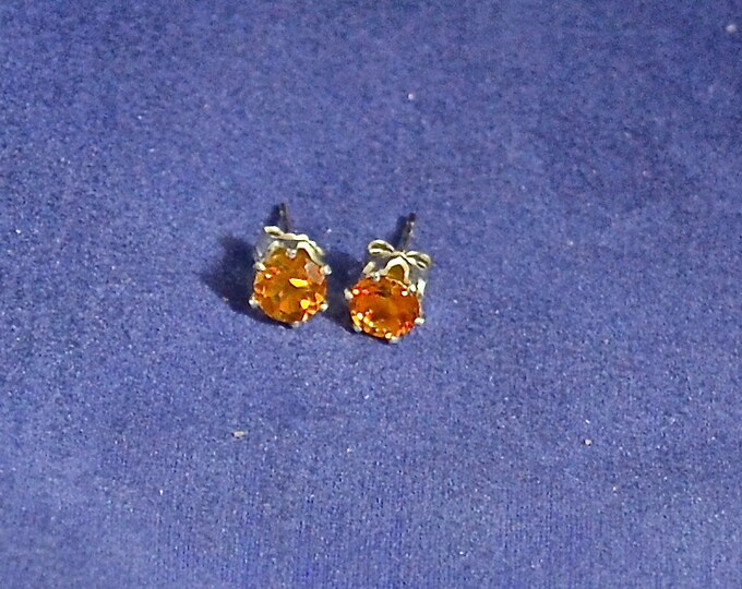 Citrine Studs, 5mm Round, Natural, Set in Sterling Silver E378