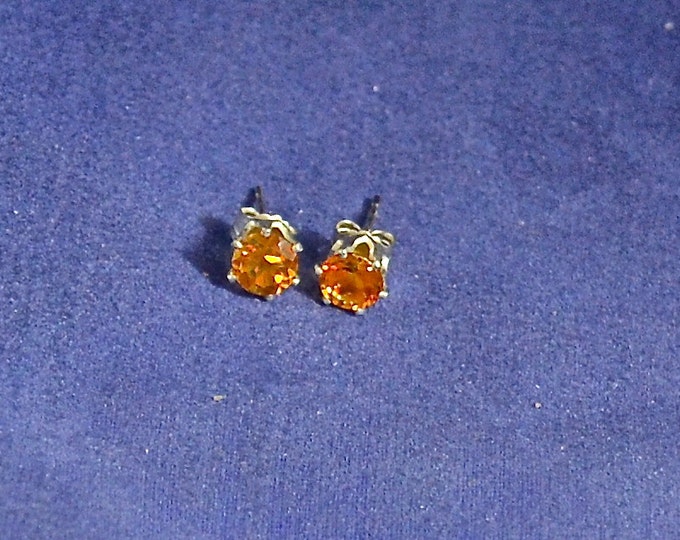 Citrine Studs, 5mm Round, Natural, Set in Sterling Silver E378