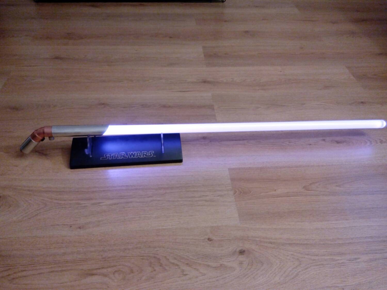 curved hilt lightsaber toy