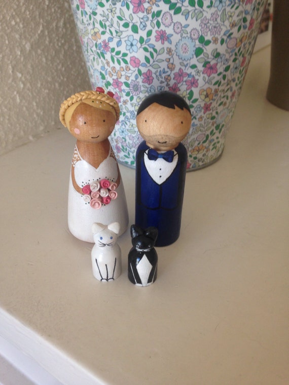 Personalized wedding cake figurines