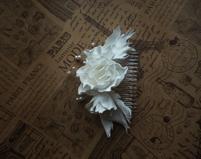 White Roses flowers pearl comb White hair comb bridal Wedding Hair Accessories Floral pearl Bridesmaid hair comb White Wedding Dress Gigt
