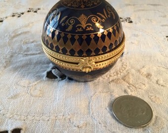 Estée Lauder perfume keepsake. Vintage Created in Japan especially for Estée Lauder Keepsake box