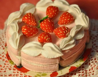 Felt Cake //Wool Play Food // Waldorf toy // a Strawberry Cake