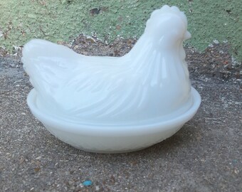 Small white Hen on Nest Dish- Ancor Hocking Chicken Dish