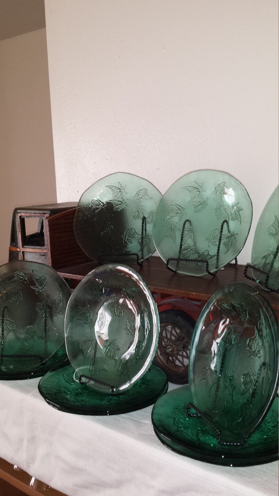 Vintage Green Pressed Glass 12 Dinner Plates by BresUniqueVintage