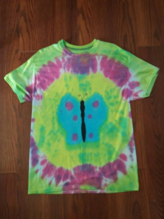 how to make a butterfly tie dye shirt