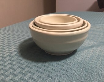 Porcelain nesting bowls