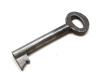Small Skeleton KEY for altered art or jewelry. 2".