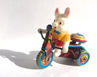 Vintage Bunny Rabbit Aoki Japan 50s Tin Celluloid Wind Up Toy