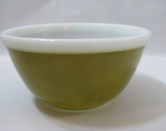 Vintage Pyrex Americana Avocado Green Mixing Bowl #402 1-1/2 Qt White Rim
