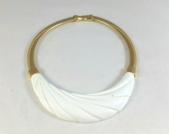 Gorgeous Creme Lucite Choker Necklace Signed Monet