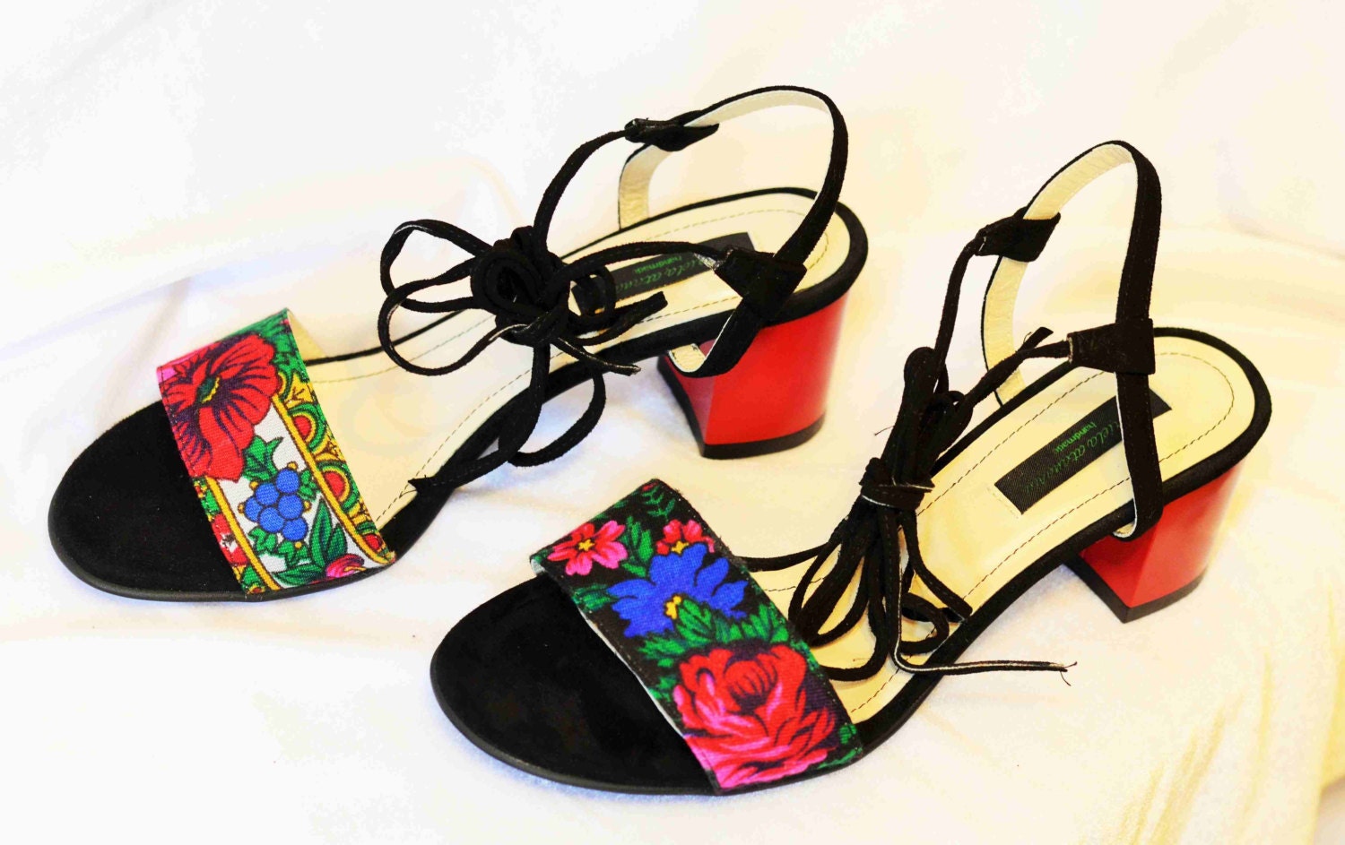 SALE last pair size 5 US/ 36 European Flower Sandals 1970